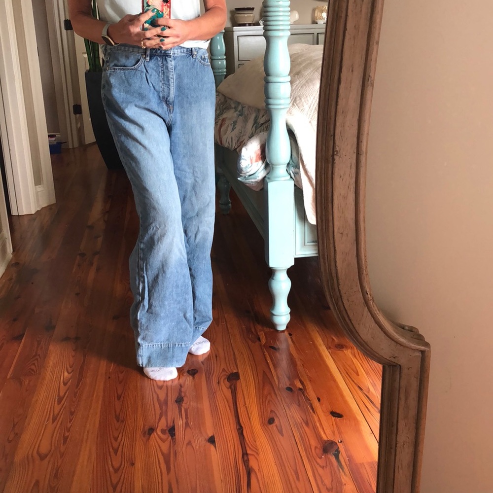 Ann Taylor Loft. High waist palazzo jean. Wide leg Jean. Size 4 (27). Runs LARGE